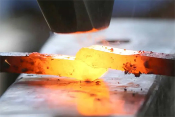 результат кузнечной сварки: остается охладить заготовку