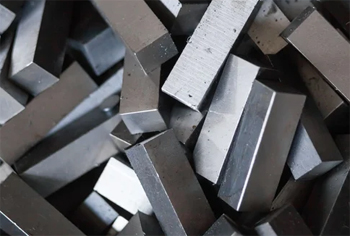 из титанового квадрата производят все: от деталей механизмов до медицинских имплантатов