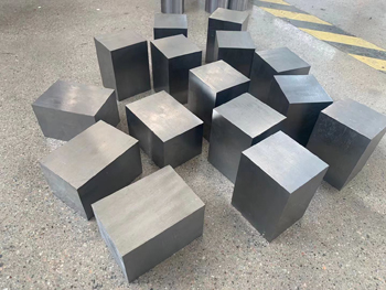 несмотря на прочность металла, титановый квадрат легко разделить на отрезки одинаковой длины и формы