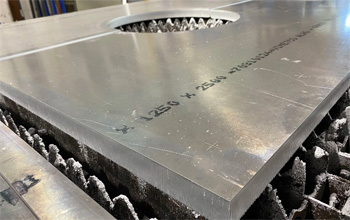 благодаря мягкости металла лазерную резку алюминия используют даже для заготовок с большой толщиной сечения