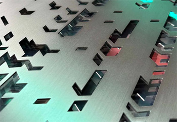 сделать такие точные отверстия в металле способна только лазерная резка ЧПУ