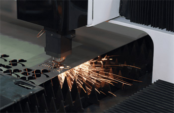 создание узоров на метлле методом декоративной лазерной резкой листов