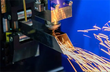 лазерной резкой профиля можно сделать в нем любые технические отверстия