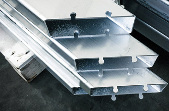 производство панелей с замками при помощи лазерной резки профиля