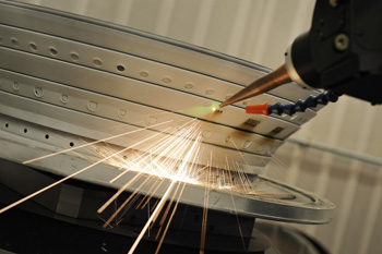 лазерное сверление отверстий не разрушает структуру металла и не повреждает покрытий