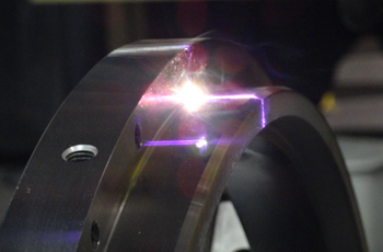 лазерное термоупрочнение металла лучше всего проявляет себя при обработке стали, титана и алюминия