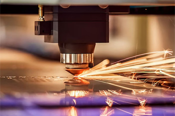 погрешность в резке на лазерных станках с ЧПУ достигает максимум десятой доли миллиметра