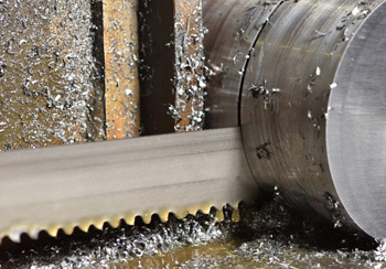 чтобы снизить износ полотна ленточнопильных станков, используют смазочно-охлаждающие жидкости