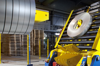 участок разгрузки и складирования готовой продукции на линии резки рулонной стали