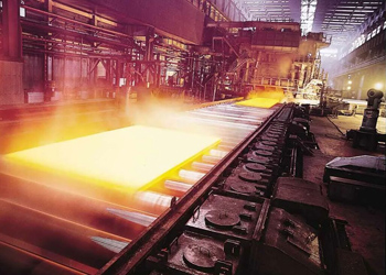 на производстве горячекатаного листа работа всегда кипит