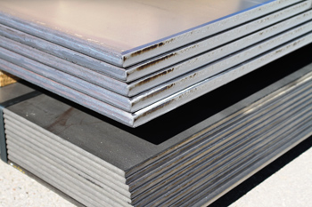 сечения некоторых горячекатаных листов практически стирают грань между ними и плитами