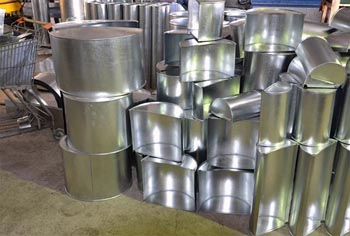 на предприятиях по металлообработке лист оцинкованный быстро превращается в практичные изделия