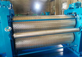 валки машины по производству рифленого листа имеют специфический рисунок