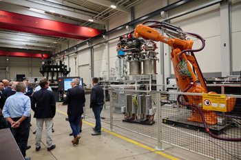 в литейные комплексы сегодня всё активнее внедряется робототехника