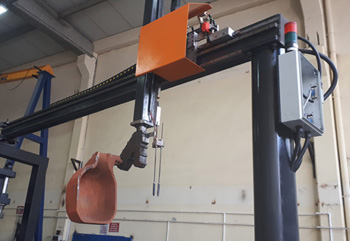 роботизированная литейная машина, оснащенная мини-ковшом