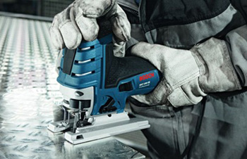 механические лобзики - более совершенный инструмент, а работать на нем не так трудоемко