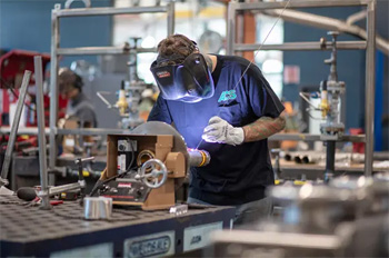 работать над производство нестандартного оборудования сложно, но интересно