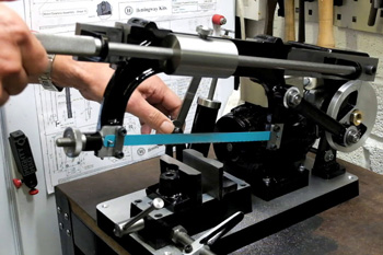 обращение с ножовочным станком требует опыта и сноровки