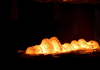 при нормализации структура металла частично или полностью превращается в аустенит