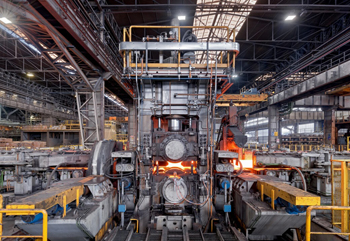 ведущая рабочая площадка обжимного стана