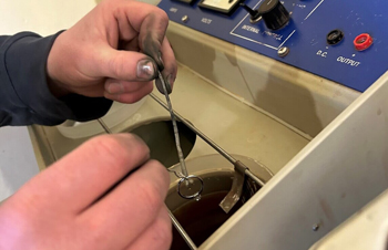 оборудование для родирования металла работает в том числе и на ювелирную промышленность