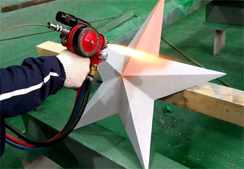 оборудование для шоопирования цинком создает на металле плотный и прочный слой