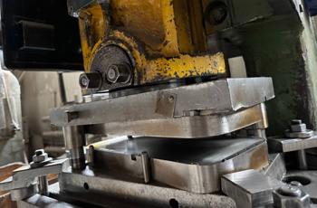 штамп для обработки на кривошипно-шатунных прессах практически ничем не отличается от штампов другого прессового оборудования штамп для обработки на кривошипно-шатунных прессах практически ничем не отличается от штампов другого прессового оборудования