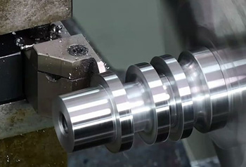 обточка фасонных поверхностей работает с деталями сложных форм