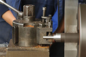 токарная оснастка для станков - инструмент, без которого не может обойтись ни одно производство