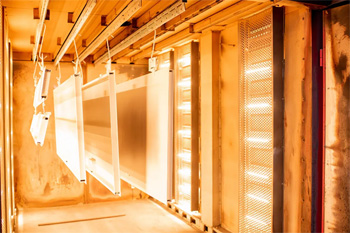 запекание порошкового слоя в печи полимеризации