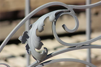 после пескоструйной обработки ковки металл готов к нанесению нового покрытия после пескоструйной обработки ковки металл готов к нанесению нового покрытия