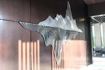 'эффект плакирования металла в оформлении интерьера