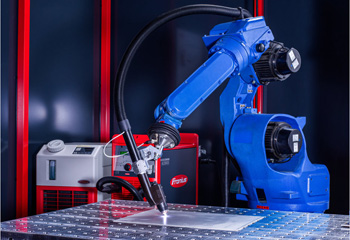 установка плазменной очистка поверхности за работой установка плазменной очистка поверхности за работой