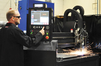 плазменные станки с ЧПУ удобны в настройке, но работа с ними требует специальных знаний