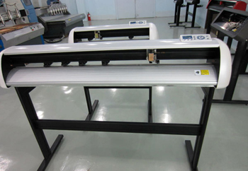 оборудование для плоттерной резки разных материалов, в том числе и тонких листов металла