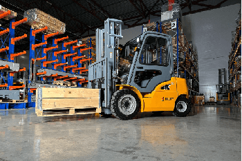 мини-погрузчики - незаменимые работники на складе