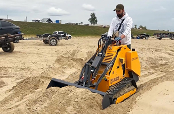 погрузчики мини-тракторы отлично справляются с сыпучими материалами