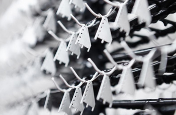 покрытие металла сплавом олово-висмут осуществляют партиями