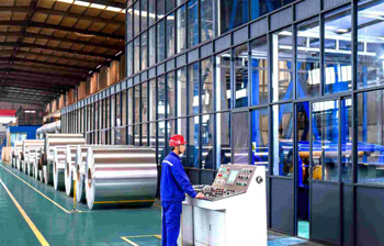 участок роспуска рулонов алюминия на алюминиевые полосы