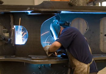 несмотря на частичную самостоятельность процесса, от опыта специалиста по полуавтоматической сварке зависит многое