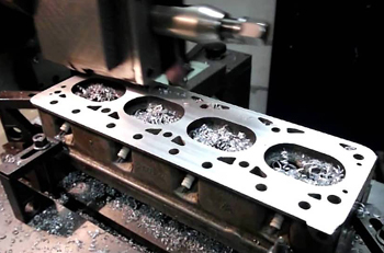 принцип работы поперечно-строгальных станков - медленное, проход за проходом, удаление материала с поверхности