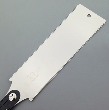 один из хитов продаж в мире поперечных пил - японский инструмент, у которого зубья расположены по обеим сторонам полотна