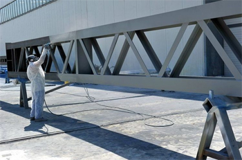 порошковая покраска крупногабаритных конструкций осложняется тем, что объект нельзя поместить в печь для спекания