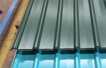 порошквая покраска профнастила не менее популярны, чем обработка гладкого листа