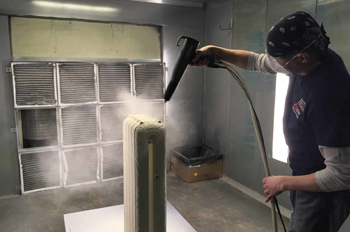 порошковая покраска радиаторов, особенно возрастных, требует внимательности и аккуратности