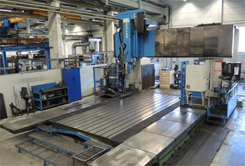 площадь рабочего стола портального станка позволяет обрабатывать крупные детали