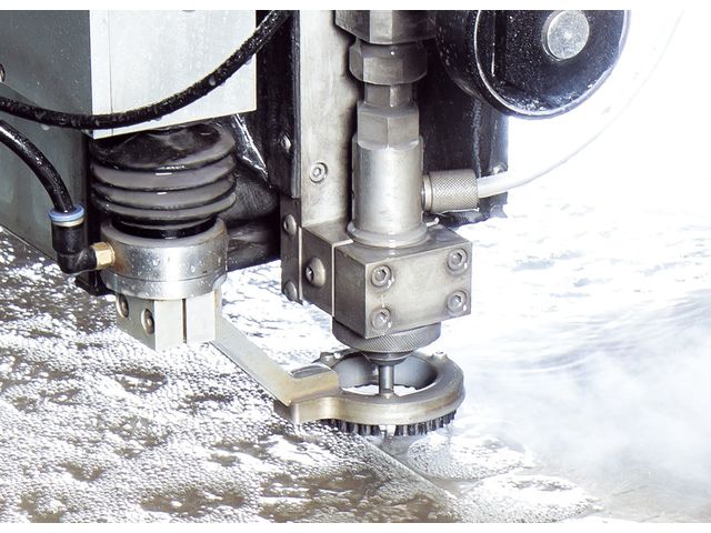 портальные гидроабразивные станки отличаются высокой скоростью и точностью реза