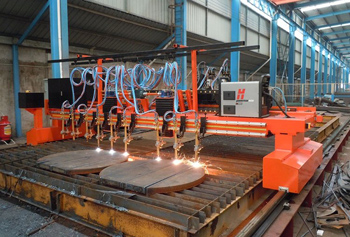 портальные плазменные станки могут быть оснащены несколькими плазморезами