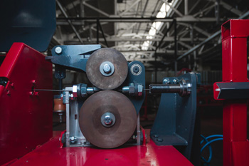 количество и размеры валков в правильно-отрезных станках могут отличаться