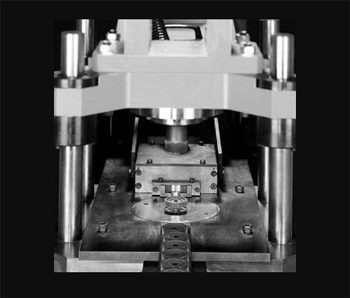 в прессах для металлических порошков сыпучее становится твердым